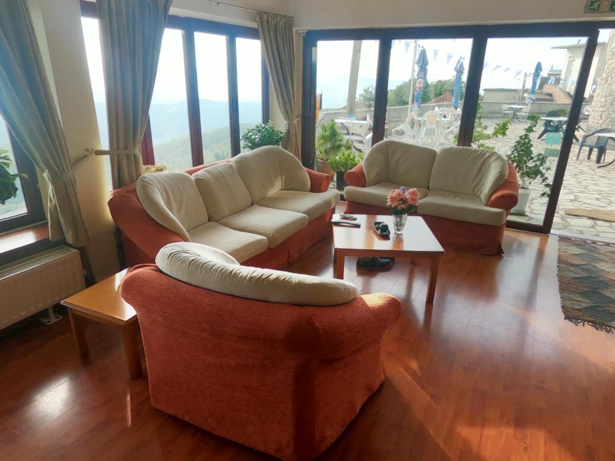 Hotel Isaraiko Spiti Agia Theodora Íszarisz Kültér fotó