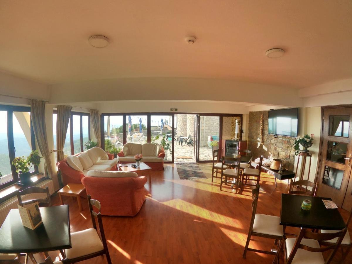Hotel Isaraiko Spiti Agia Theodora Íszarisz Kültér fotó