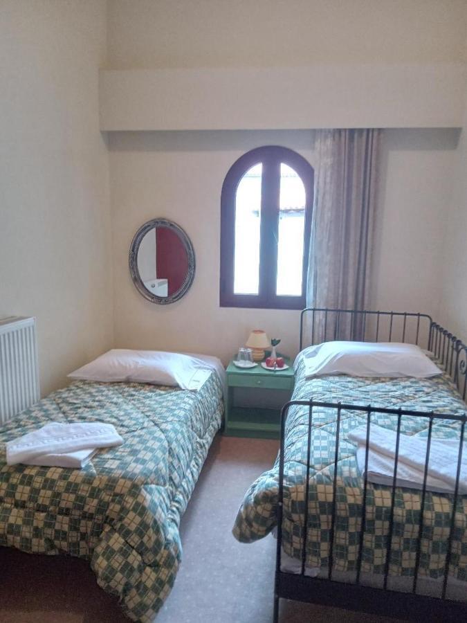 Hotel Isaraiko Spiti Agia Theodora Íszarisz Kültér fotó